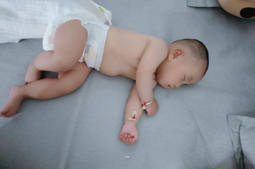 铜川宝宝多久会抬头